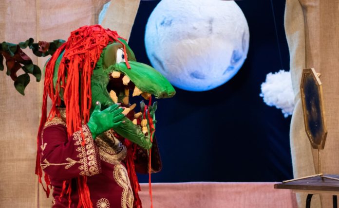 09- Personagens- Cuca Carmim, Espetaculo- Os causos do Ze Barbado da Cia Camarim