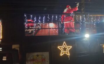 Presépio e chegada do Papai Noel reforçam magia do Natal em frente à Matriz