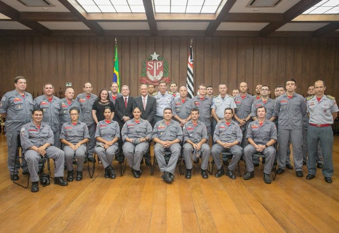 Assinatura de decreto para regulamentação do FESIE