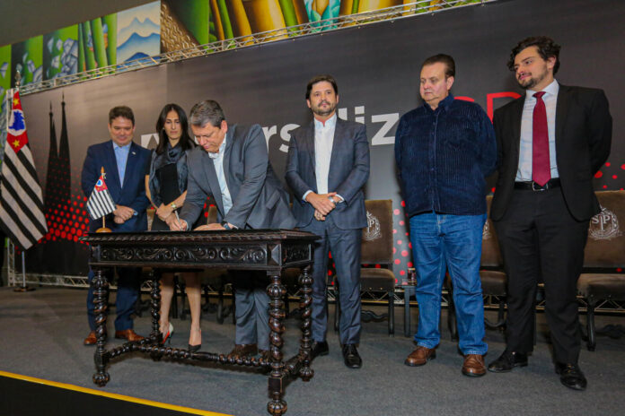 53054912702_1013a60601_k Universaliza