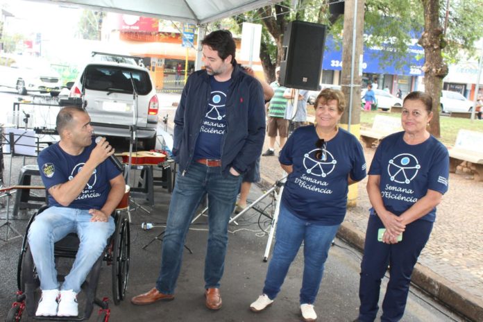 Abertura 30ª Semana de D´Eficiência-prefeito, Lucas e vice-prefeita, Sebastiana (2)