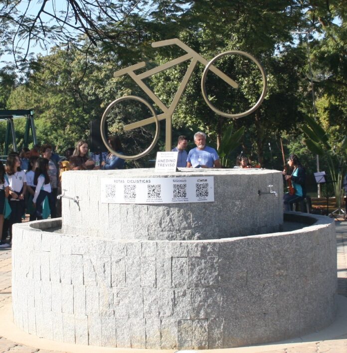 Bebedouro dagua Pça Sta Paula