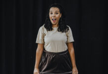 Tatiana Constantini sobe ao palco com humor ácido e máscaras teatrais