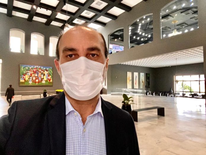 Galvao no trabalho no palacio