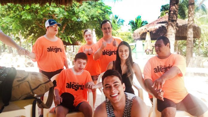 Casa da Alegria encerra 2018 com confraternização em parque aquático