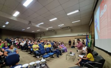 Palestra e roda de conversa sobre síndrome de Down reúne centenas de pessoas