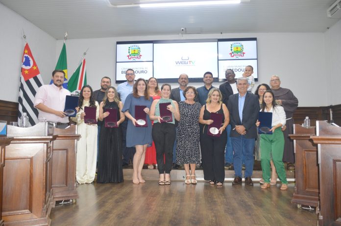 IMG-20241022-WA0012 Medalha Câmara homenageia protetores dos animais.