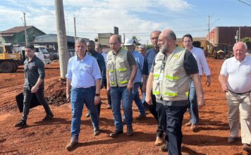 Governador inspeciona obras da Raul Furquim