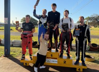 Corrida beneficente de kart alia esporte e solidariedade