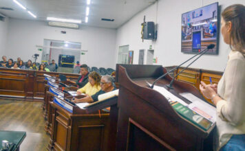 Câmara aprova convocação de secretário e recebe esclarecimentos sobre Plano Municipal de Educação