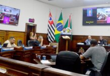 Vereadores aprovam projeto que faculta fisioterapeuta no parto e rejeitam convocação de secretário