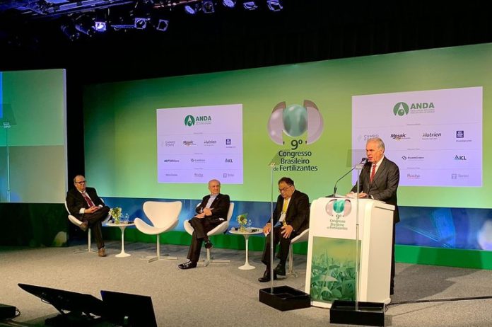 Ministro no congresso