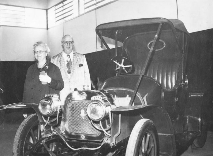 Museu do Automóvel - Conde Matarazzo e esposa na inauguração