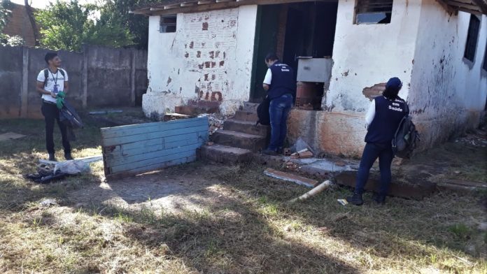 Prevenção – Agentes de Saúde vistoriam mais de 2 mil casas na zona sul da cidade e retiram 8 caminhões de entulhos. (Divulgação)