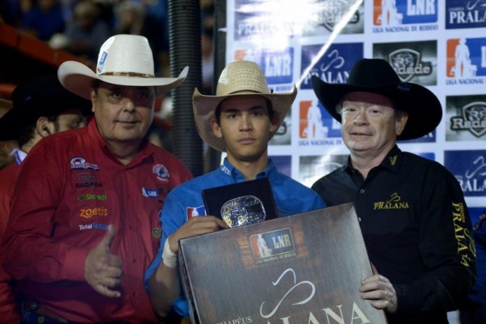 Peão Monte Azul_André Monteiro