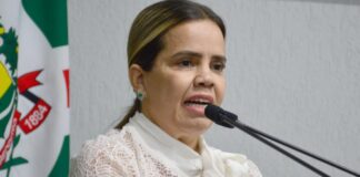 Secretária da Saúde fala na Tribuna da Câmara sobre Samu, ambulâncias, medicamentos e atendimento na rede municipal