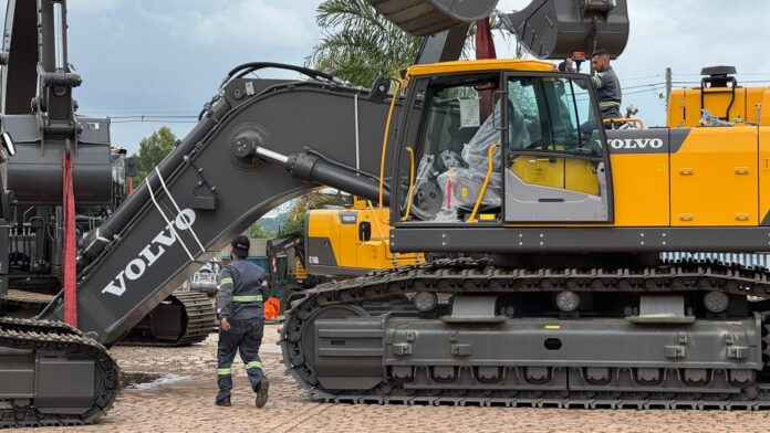 Tracbel - primeira certificada no novo programa Volvo_01