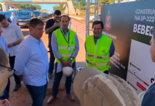 Governador de SP vistoria obras do viaduto da SP-322 e prevê entrega até fim do ano