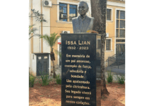 Família inaugura busto em homenagem a Issa Lian