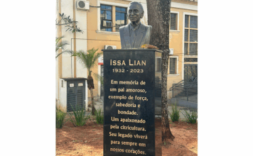 Família inaugura busto em homenagem a Issa Lian