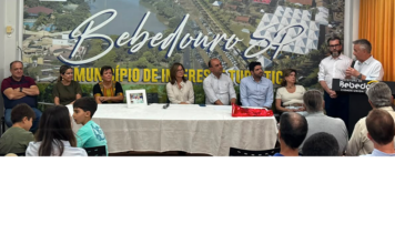 Rômulo Camelini encerra carreira no serviço público e recebe homenagem da Prefeitura