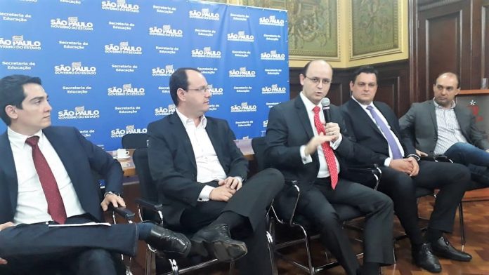 Bem recebidos -- O secretário Estadual de Educação Rossieli Soares recebeu a comitiva de prefeitos do Codevar, encabeçada pelo prefeito e presidente do consórcio, Fernando Galvão.
