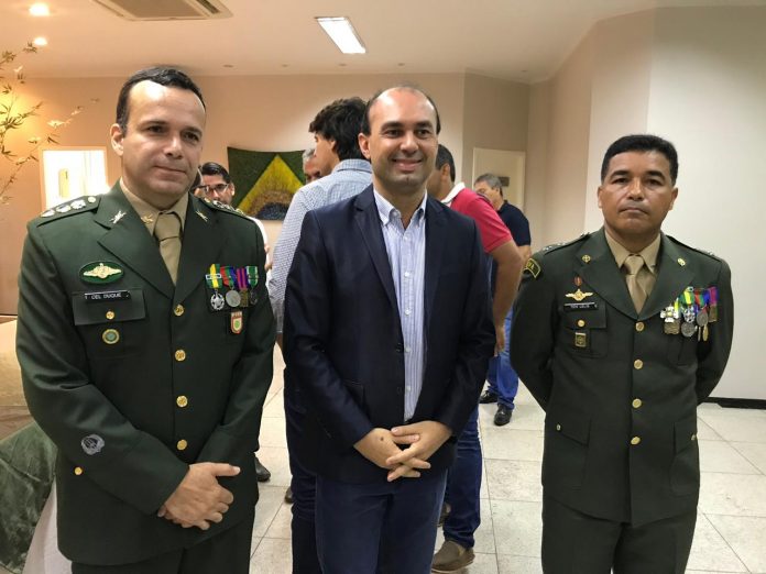 Comando - Galvão fala em nome dos 17 municípios da 10ª Delegacia, na troca de comando.