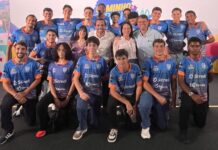 Governador de SP recebe camisas do vôlei de Bebedouro em evento regional de capacitação