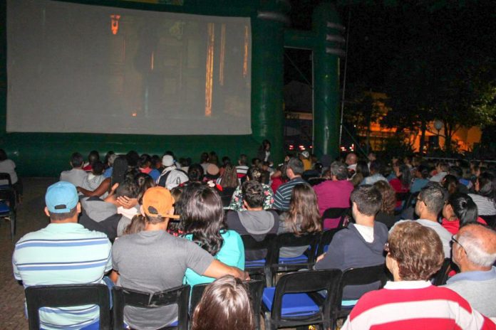 mini_CINEMA NA PRAÇA (5)