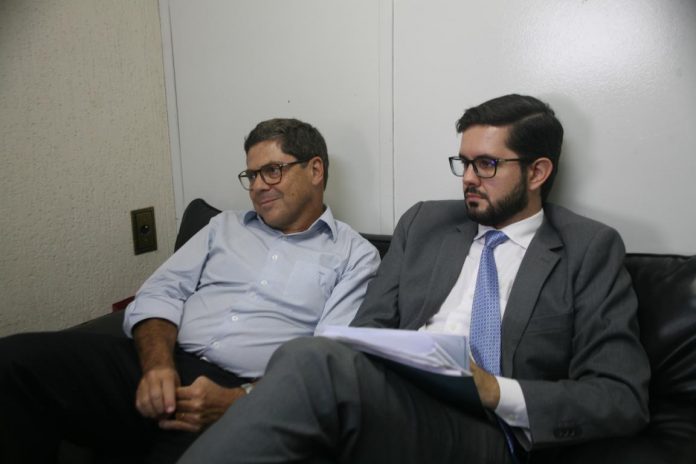 Pela Fundação - Advogados Fabio Mesquita e Bruno Borges defendem outra rota para os caminhões.