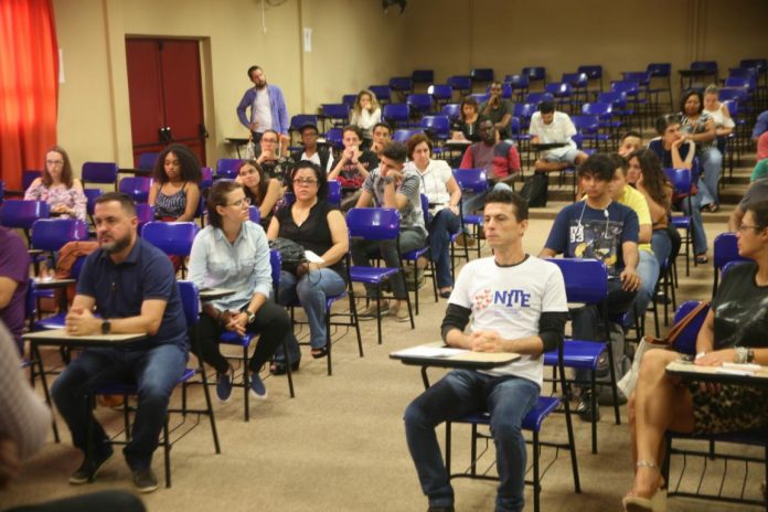 Desenvolvendo projetos - O início da escola de inovadores tem a presença de alunos de várias cidades da região e diversos projetos.