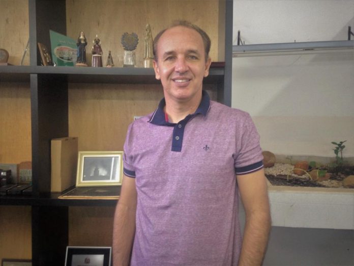 Gente de bem – Positivo, com fé em Deus e os pés no chão, Césinha foca na construção de sua família.