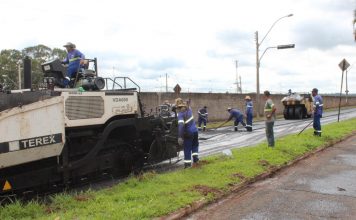 Zeladoria inicia suas ações com limpeza de entulhos