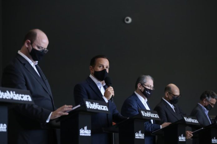 mini_coletiva-de-imprensa-do-governo-com-rea-da-sade_50423860981_o