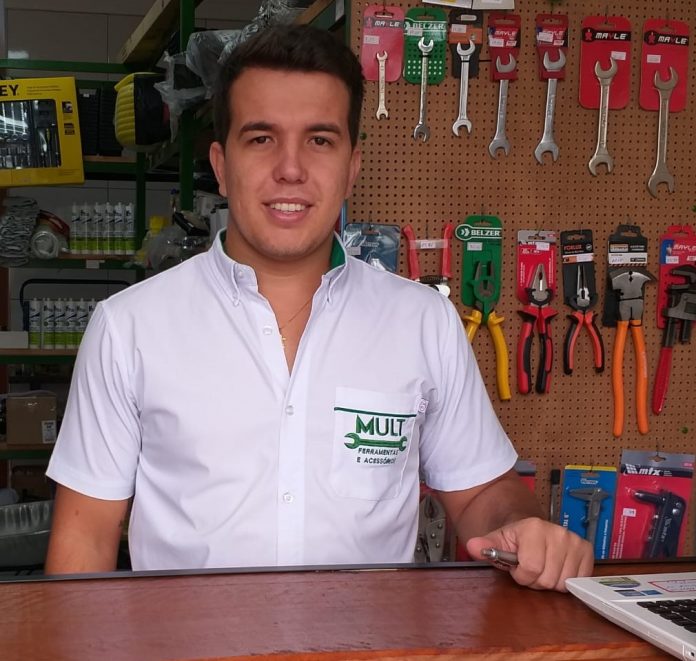 O jovem empreendedor Alisson Chimelo.