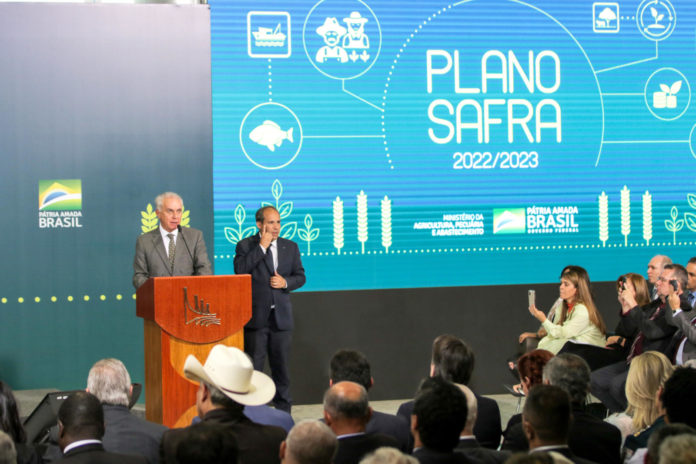 O ministro da Agricultura, Pecuária e Abastecimento, Marcos Montes, participa do lançamento do Plano Safra 2022/23.