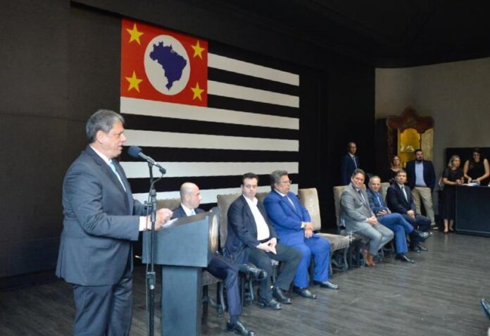 reduz carga tributária