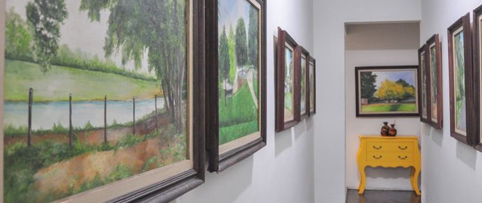 Onze telas de Sarah Pacheco Cardoso, doadas pela artista a Bebedouro, em 2003, pouco antes de seu falecimento, estão expostas no hall do Depto. Municipal de Cultura e retratam paisagens da cidade.